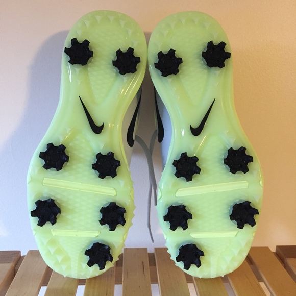 womens nike lunar command 2